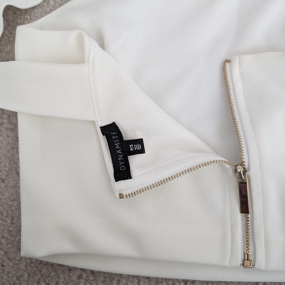 Dynamite Cropped Tank Top - Picture 3 of 4